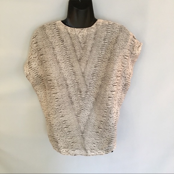 CAbi Blouse Cream Gray Silk Cap Sleeve Sz XS - Picture 3 of 7